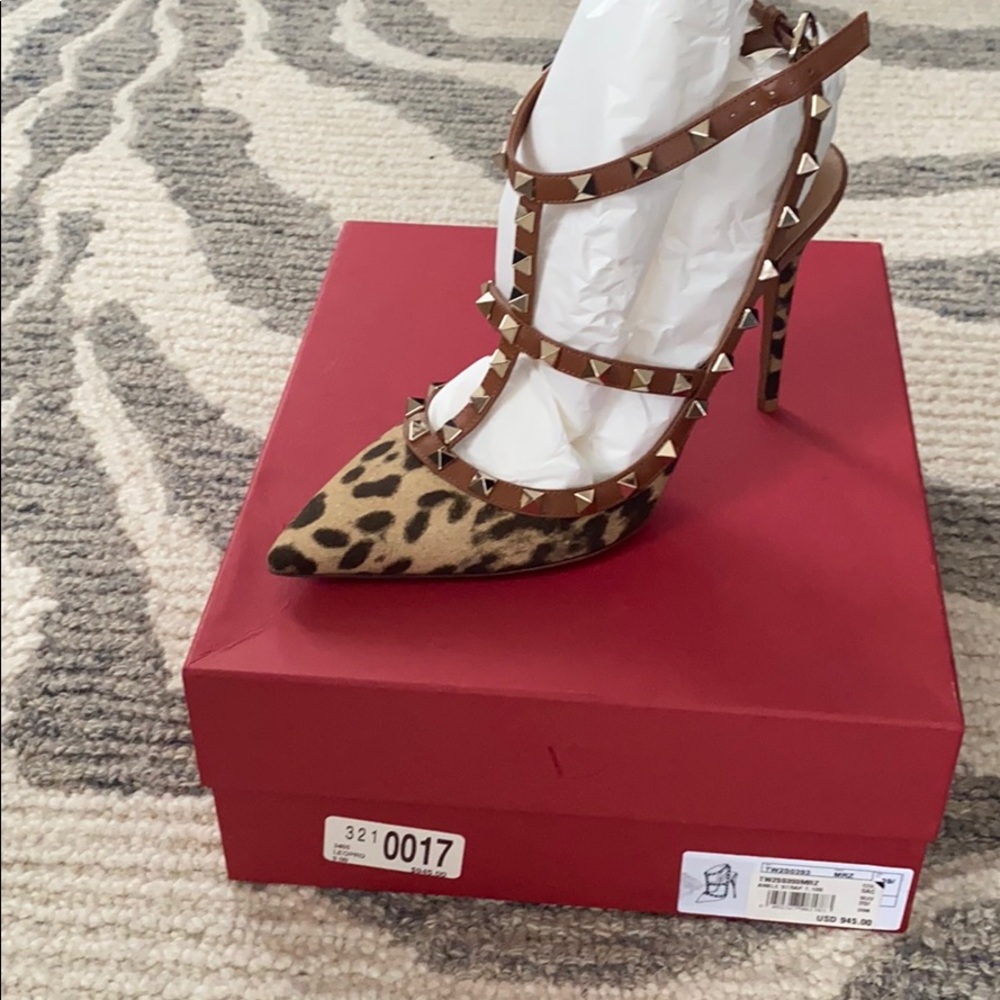 Valentino Leopard Print Rockstud Pumps